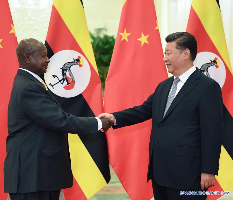Xi Jinping se reúne con presidente de Uganda