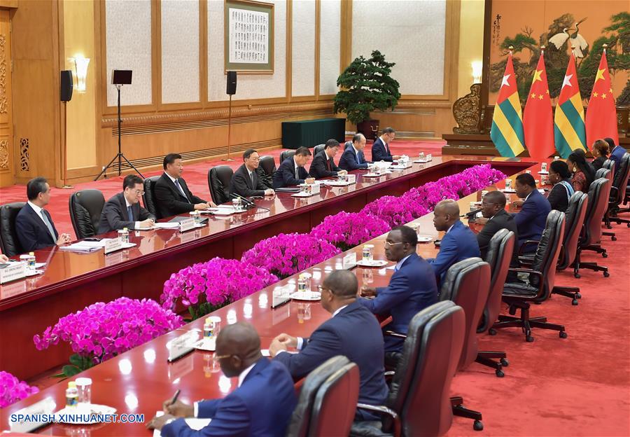 Xi se reúne con presidente de Togo
