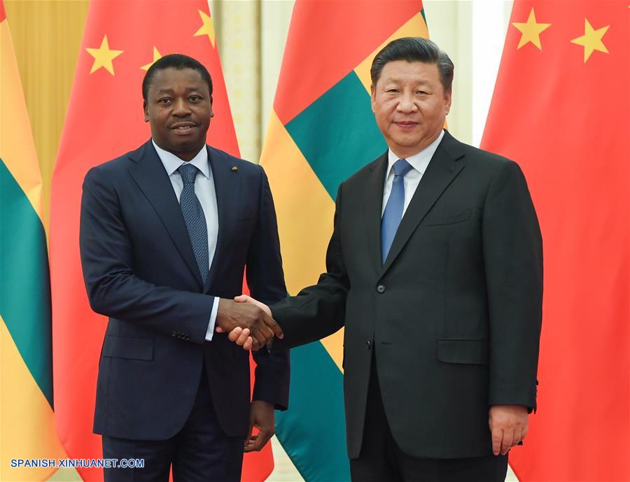 Xi se reúne con presidente de Togo