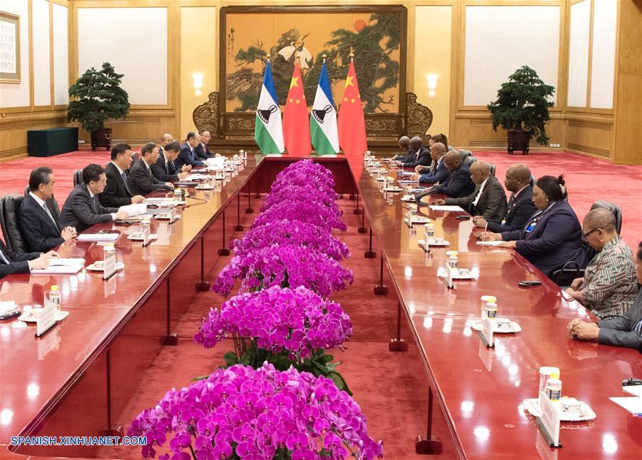 Xi se reúne con primer ministro de Lesoto
