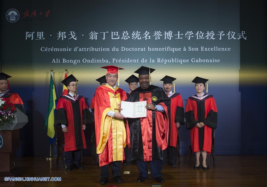 Presidente de Gabón recibe doctorado honorario de Universidad de Wuhan de China