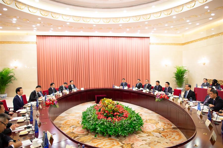 Máximo asesor político de China se reúne con delegación de Partido Komeito de Japón