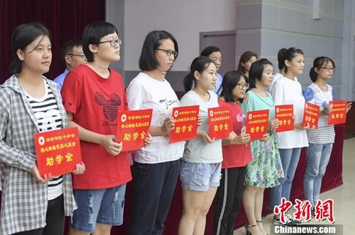 China otorga ayuda financiera a 95,9 millones de estudiantes