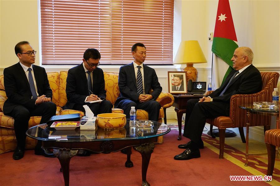 China promete impulsar intercambios con parlamentos de Jordania y Omán