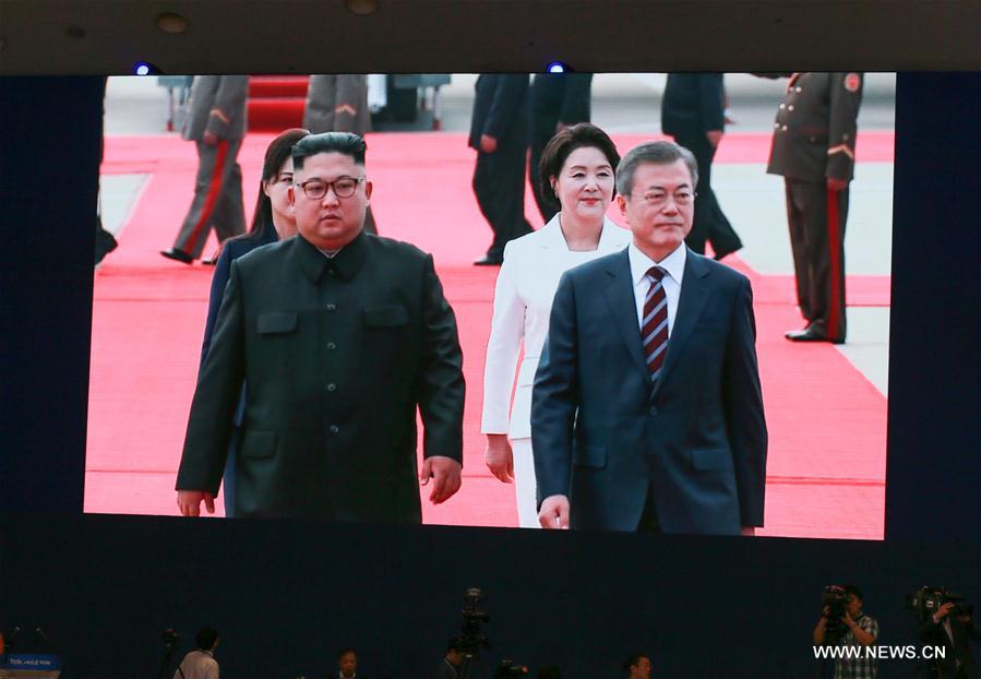 Líder de la RPDC recibe a presidente surcoreano en aeropuerto de Pyongyang