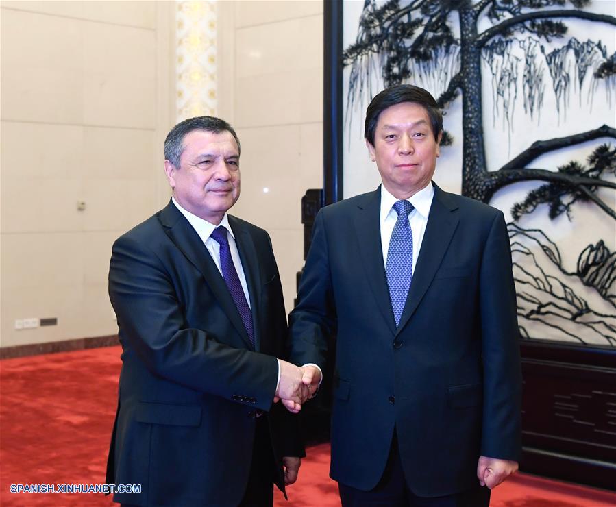 Máximo legislador de China conversa con presidente de Parlamento uzbeko