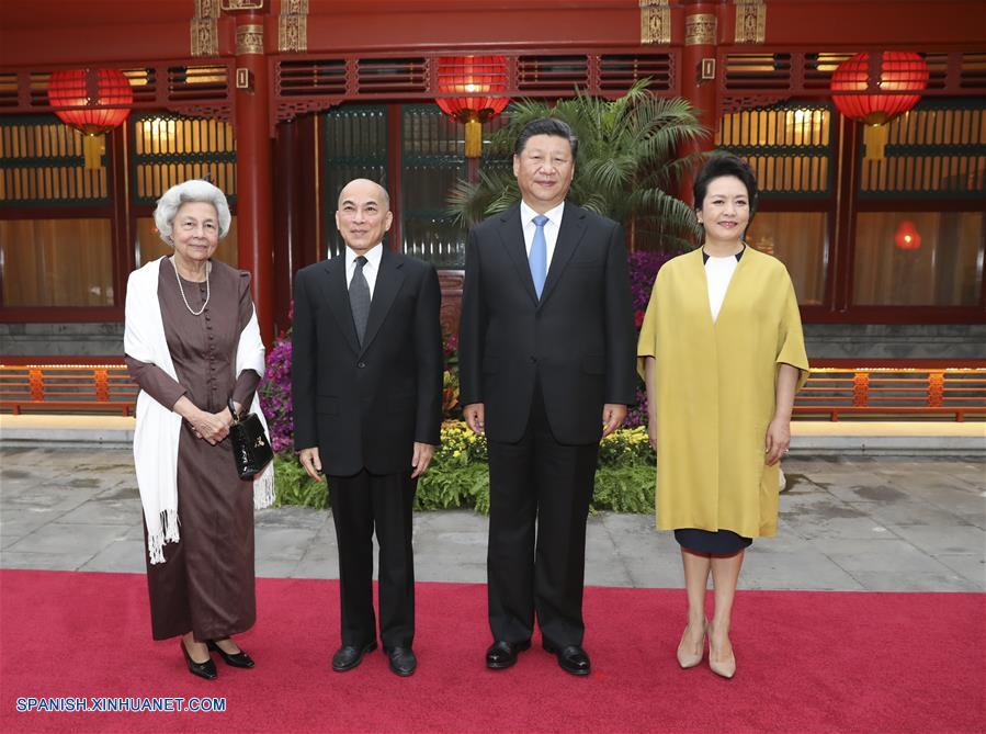 Presidente chino y su esposa visitan a rey y reina madre de Camboya