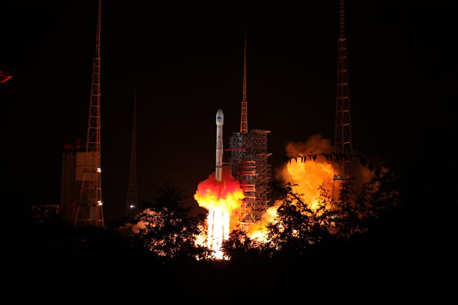 China lanza dos satélites BeiDou-3