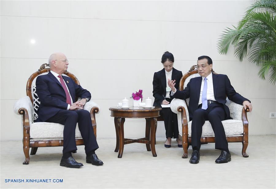 Primer ministro chino pide abordar problemas que enfrenta economía mundial