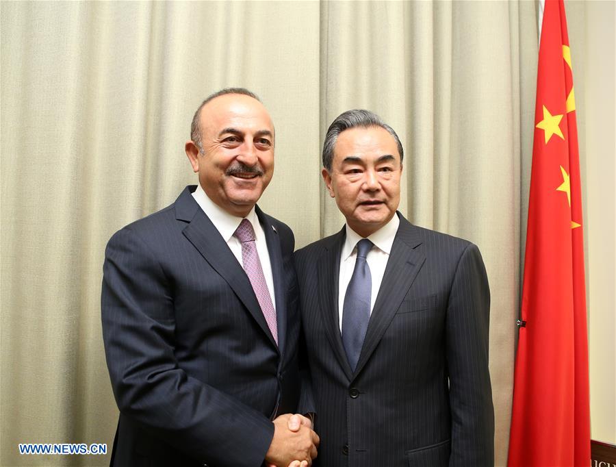 Cancilleres de China y Turquía discuten cooperación bilateral