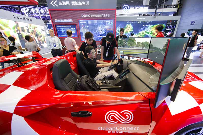 Un coche futurista, equipado con Internet y tecnología que gestiona los macrodatos del tráfico vehicular, se expone en la “Exposición de Internet de las Cosas 2018”, celebrada en Wuxi, provincia de Jiangsu. (Foto: Cheng Jiabei/ China Daily)