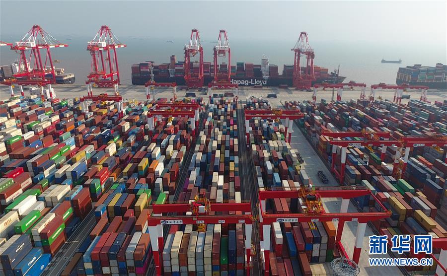 Cuarta fase de la terminal de automatización del puerto de aguas profundas de Shanghai (tomada el 25 de julio). Agencia de noticias Xinhua, reportero Ding Ting.