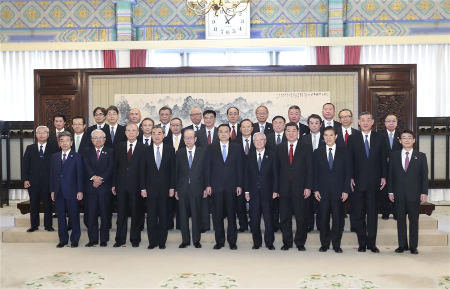 Primer ministro chino pide esfuerzos conjuntos para mejorar relaciones China-Japón
