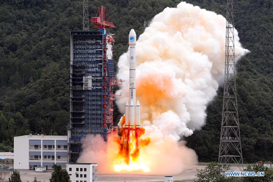 China lanza satélites gemelos Beidou-3
