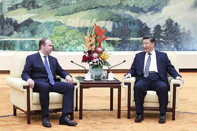 Presidente Xi se reúne con jefe de administración presidencial de Rusia