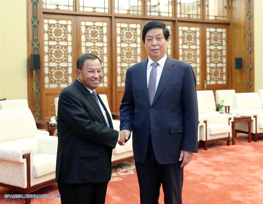 Máximo legislador chino se reúne con presidente del Senado de Camboya