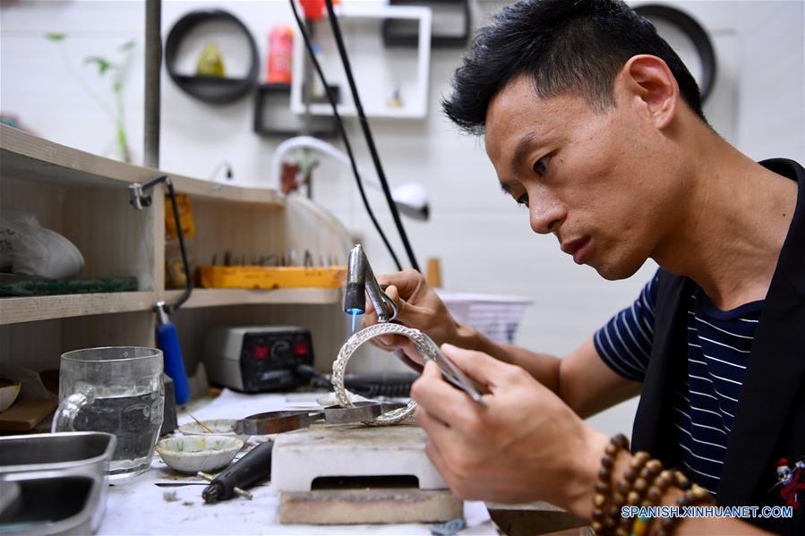 La industria de las artesanías en Putian ha creado cerca de 300,000 empleos