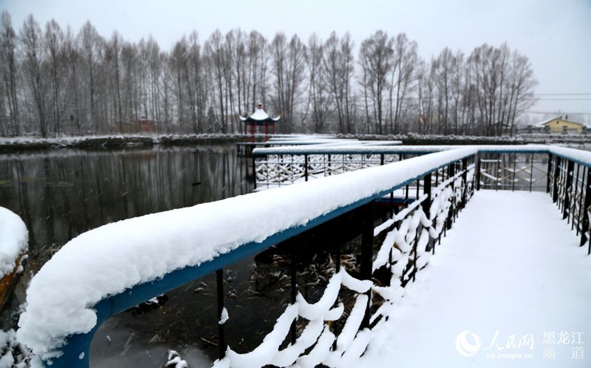 Cae nieve en la ciudad más fría de China
