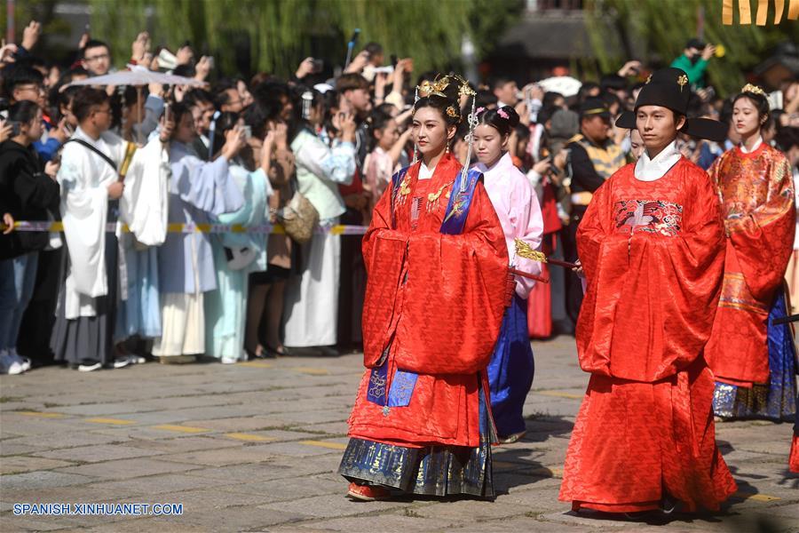 Zhejiang: Exposición de trajes tradicionales chinos