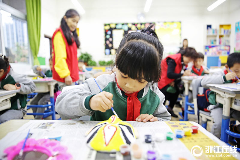 Hangzhou: siente el encanto de la cultura tradicional y la enseñanza de la Ópera de Pekín llega a las escuelas