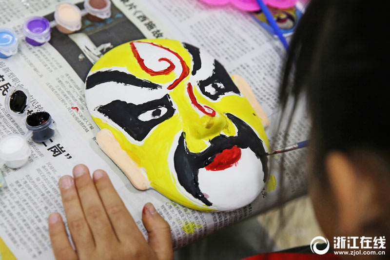 Hangzhou: siente el encanto de la cultura tradicional y la enseñanza de la Ópera de Pekín llega a las escuelas