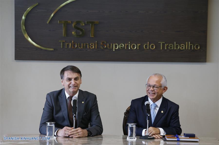 Quiere Bolsonaro que nuevo canciller brasileño sea diplomático de carrera