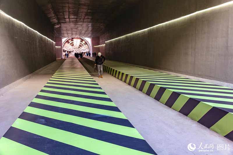 Túnel dominante de la red ferroviaria Beijing-Zhangjiakou acabada