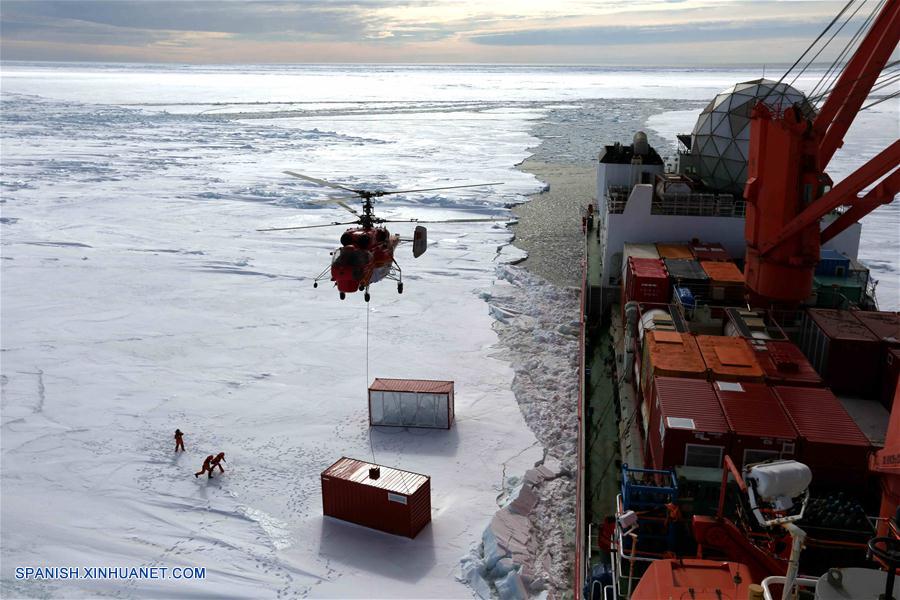 El rompehielos Xuelong llega a la estación Zhongshan en el Antártico
