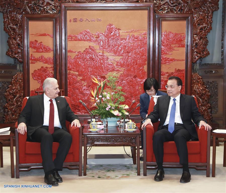 Primer ministro chino se reúne con presidente de parlamento de Turquía