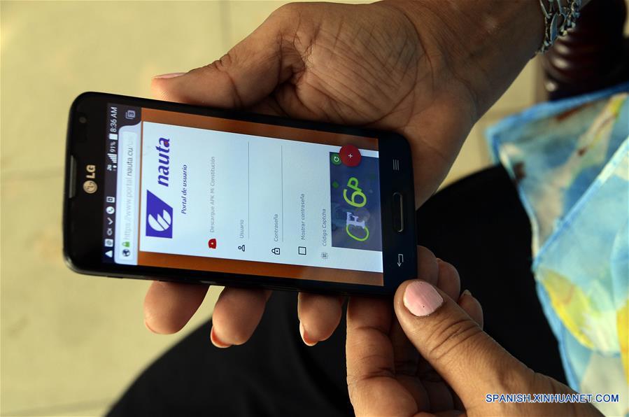 Comienza servicio de internet desde celulares en Cuba