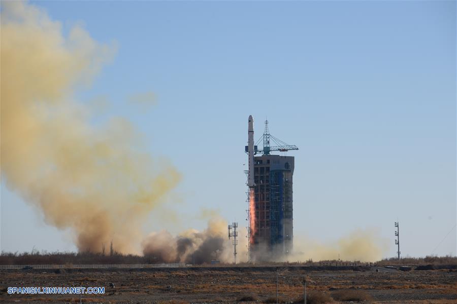 China lanza dos satélites para Arabia Saudí