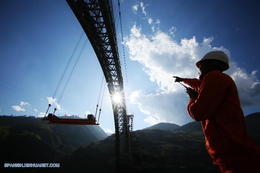 China construye puente ferroviario de mayor arcada del mundo