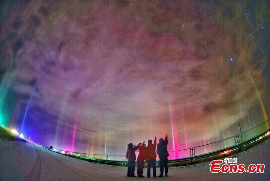 El frío extremo produce deslumbrantes columnas de luz en Qinghai