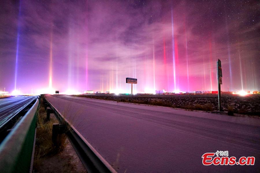 El frío extremo produce deslumbrantes columnas de luz en Qinghai