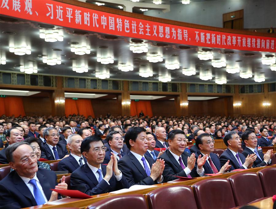 "Nuestros 40 Años", una gran gala en celebración del 40 aniversario de la reforma y la apertura de China, es llevada a cabo en Beijing, capital de China, el 14 de diciembre de 2018. Xi Jinping, Li Keqiang, Li Zhanshu, Wang Yang, Wang Huning, Han Zheng y Wang Qishan estuvieron entre los líderes del Partido Comunista de China (PCCh) y de Estado que se unieron a más de 3,000 personas para presenciar la gala en el Gran Palacio del Pueblo. (Xinhua/Xie Huanchi)