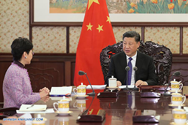 Xi Jinping se reúne con jefa ejecutiva de la RAEHK