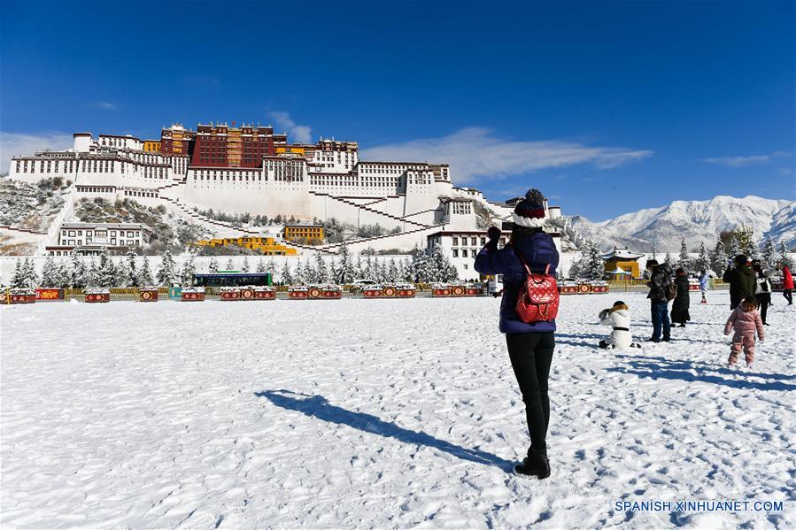 Palacio de Potala del Tíbet cerrado por fuerte nevada