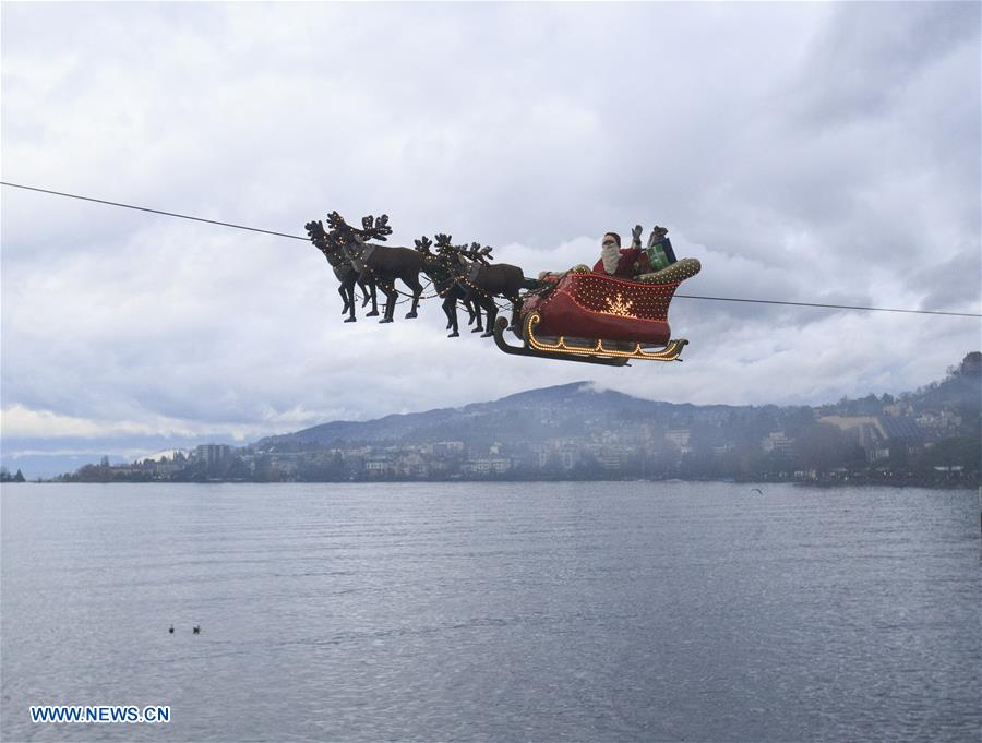 Un Papa Noel “volador” anima el mercado navideño suizo