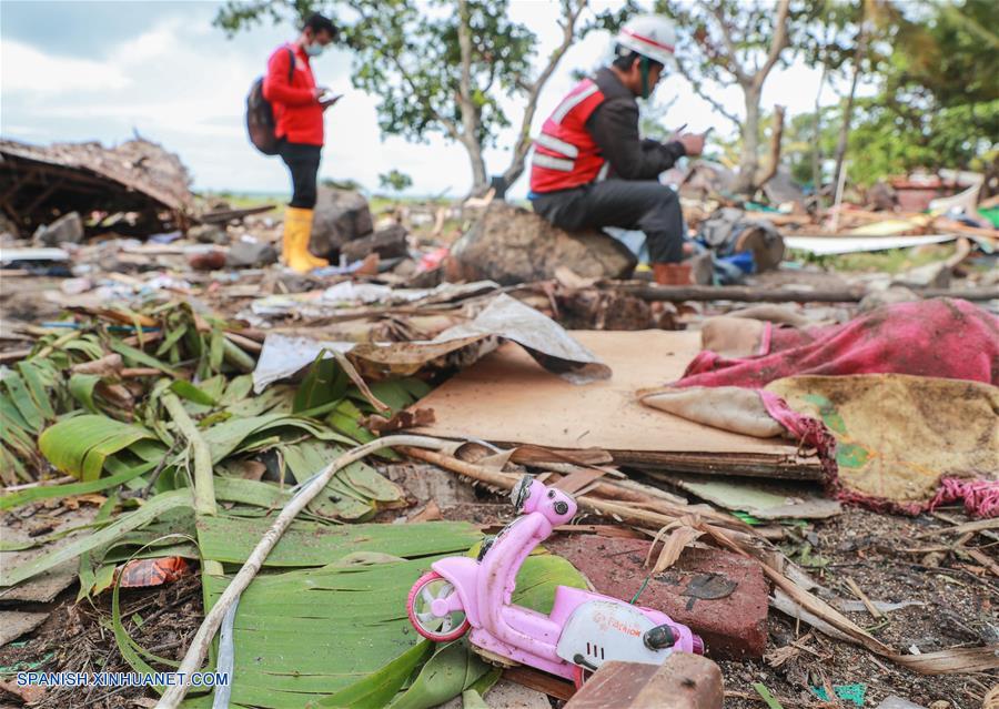 Asciende a 429 número de muertos por tsunami en Indonesia