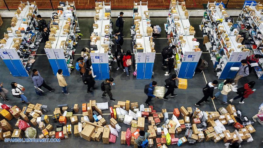 China gestiona 50.000 millones de paquetes por correo expreso en 2018