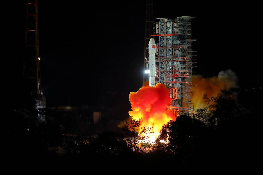 Sonda china Chang'e-4 cambia de órbita para prepararse para aterrizaje lunar