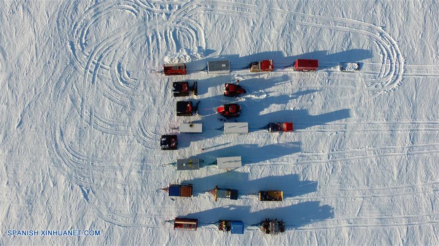 Equipo de expedición entra en la Meseta de Antártida