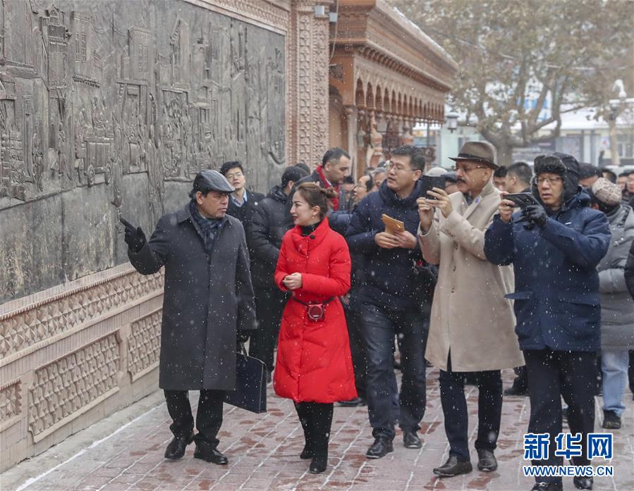 El 29 de diciembre de 2018, los enviados diplomáticos en China visitaron el Área Escénica de Kashgar en Xinjiang.