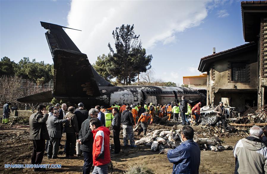15 muertos tras estrellamiento de avión en norte de Irán