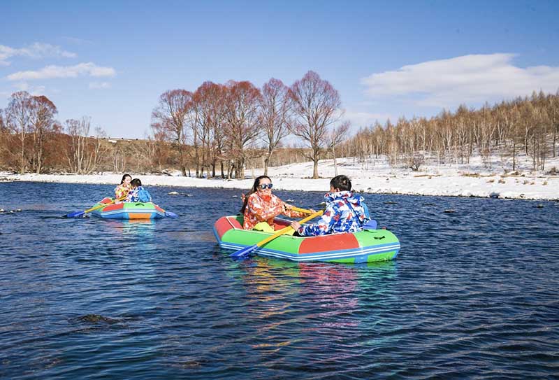 El río llamado “el río descongelado” por los lugareños de Hinggan, Región Autónoma de Mongolia Interior, nunca se congela incluso cuando la temperatura alcanza valores entre menos 15 y 30 grados celsius. [Foto: proporcionada a chinadaily.com.cn]