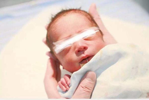 Nace primer bebé de útero transplantado en China