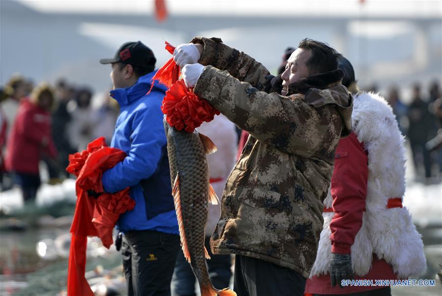 Festival turístico de pesca de invierno abre en Hohhot