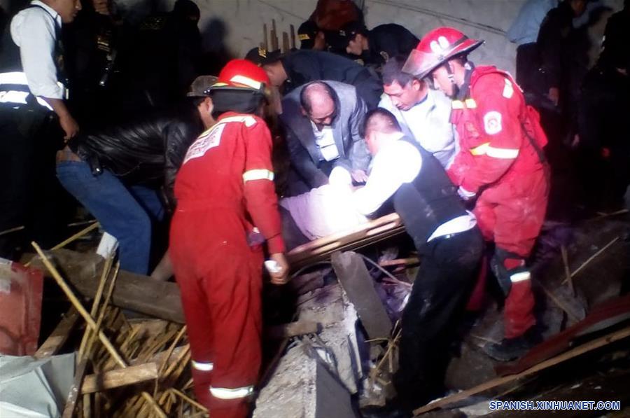 Mueren 15 personas tras colapso de pared y techo de hotel peruano