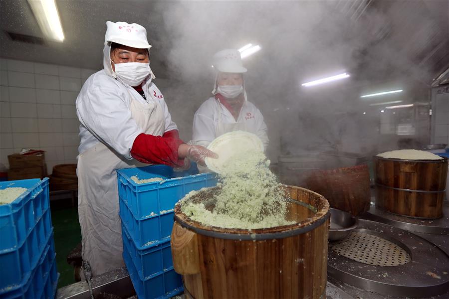 Preparan pasteles de arroz para Festival de Primavera en Jiangsu