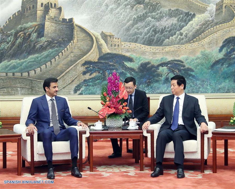 Máximo legislador de China se reúne con emir de Qatar